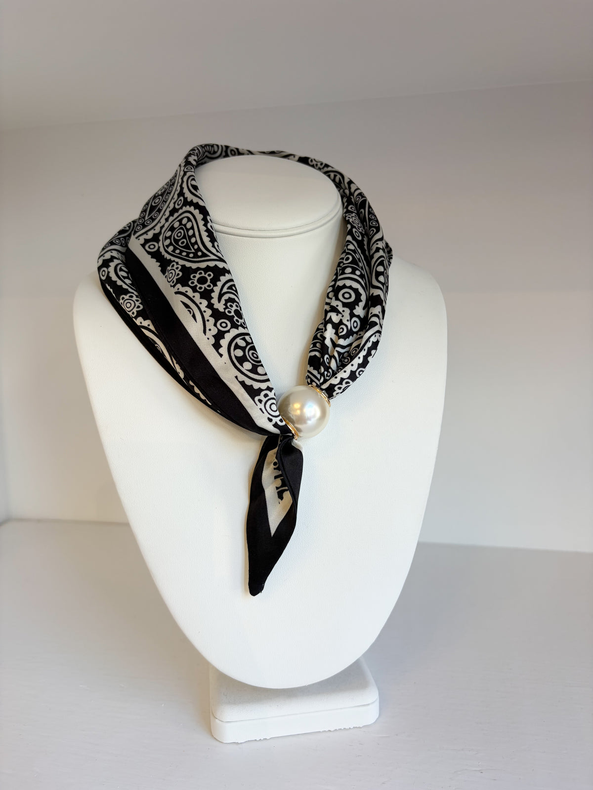 Bandana Pearl Magnetic Scarf Necklace
