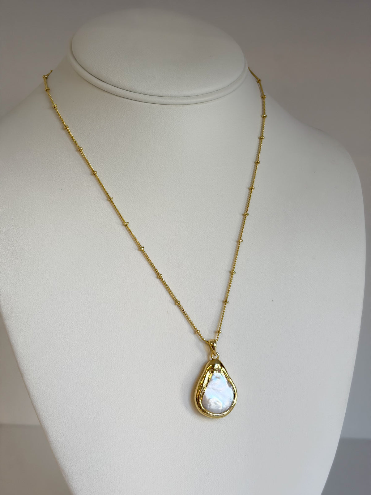 Tear Drop Pearl Necklace - Water Resistant
