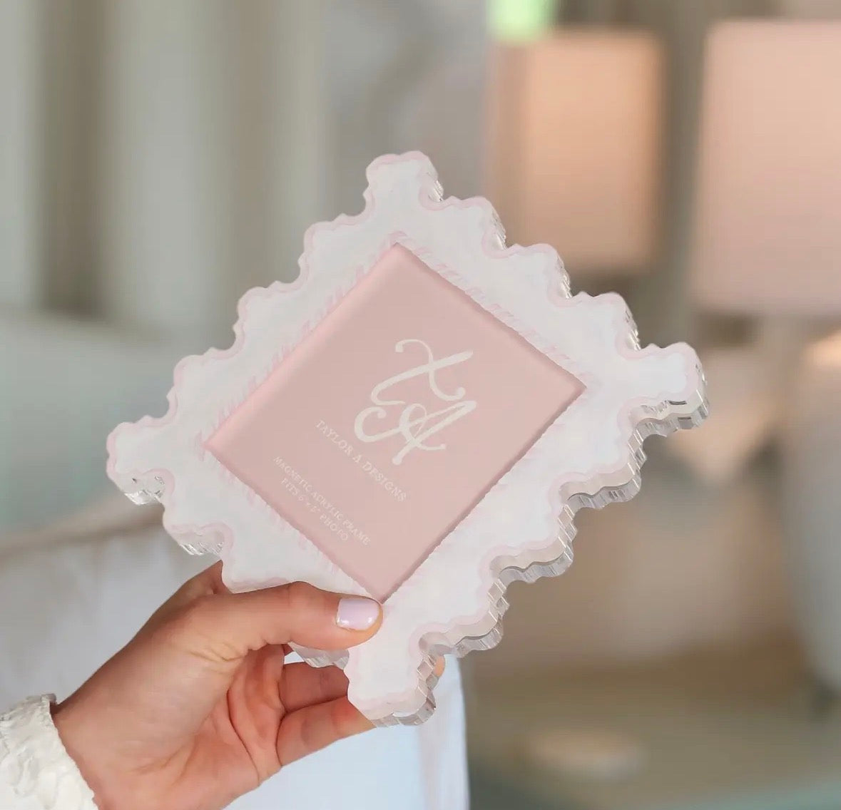 Acrylic Scalloped Magnetic Frame - Pink & White