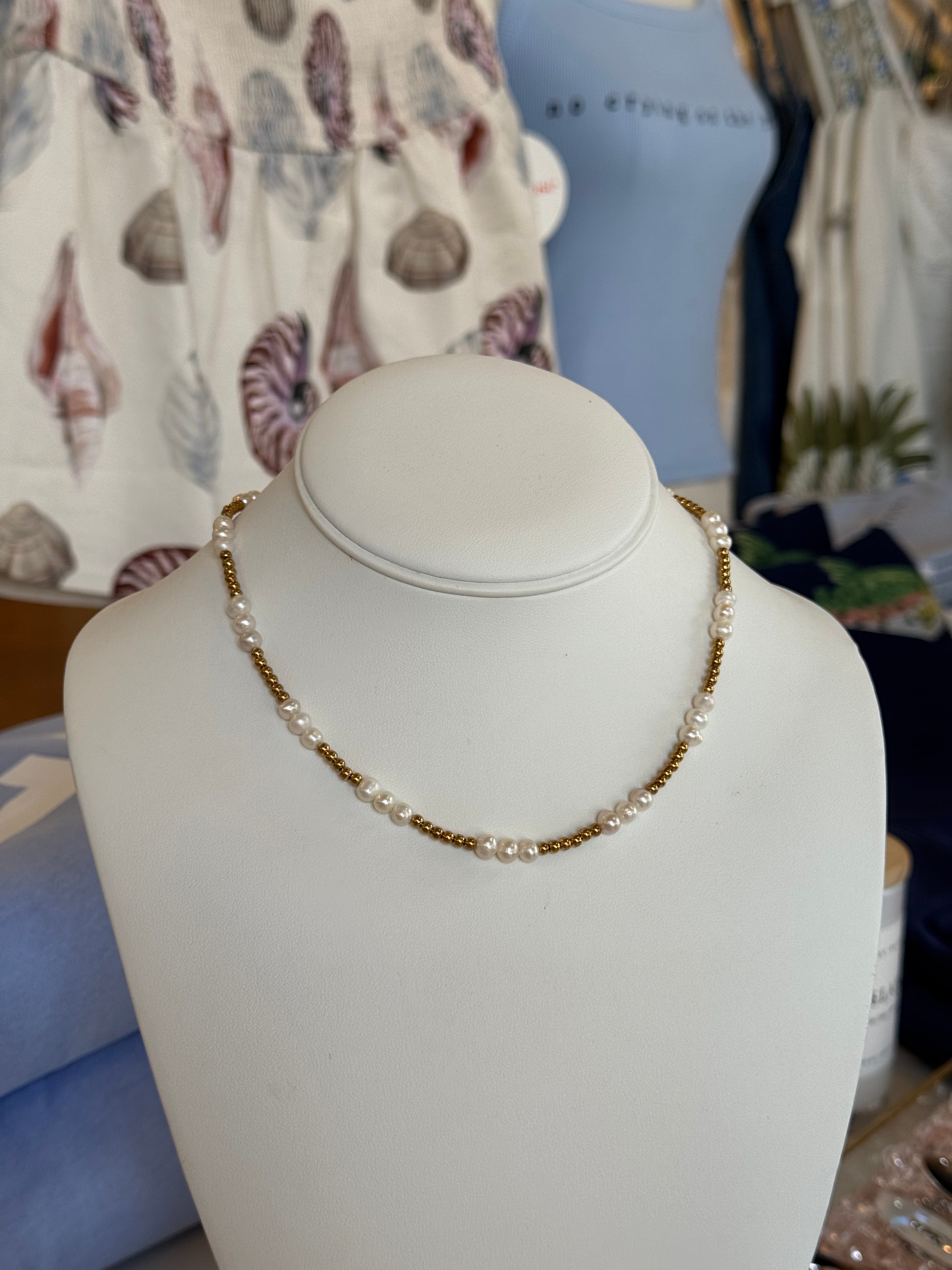 Alternating Pearl and Gold Choker