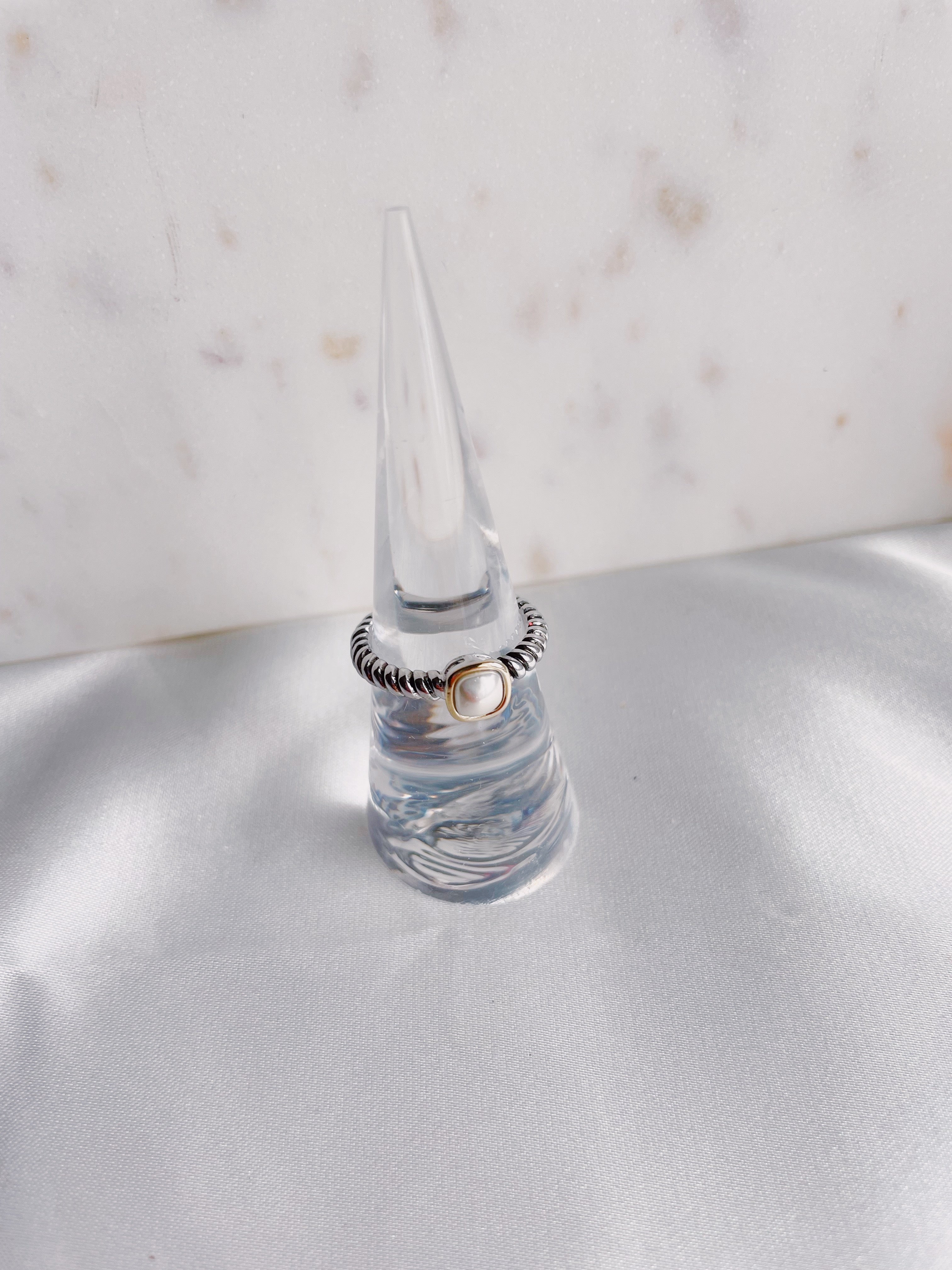 Mini Pearl Ring