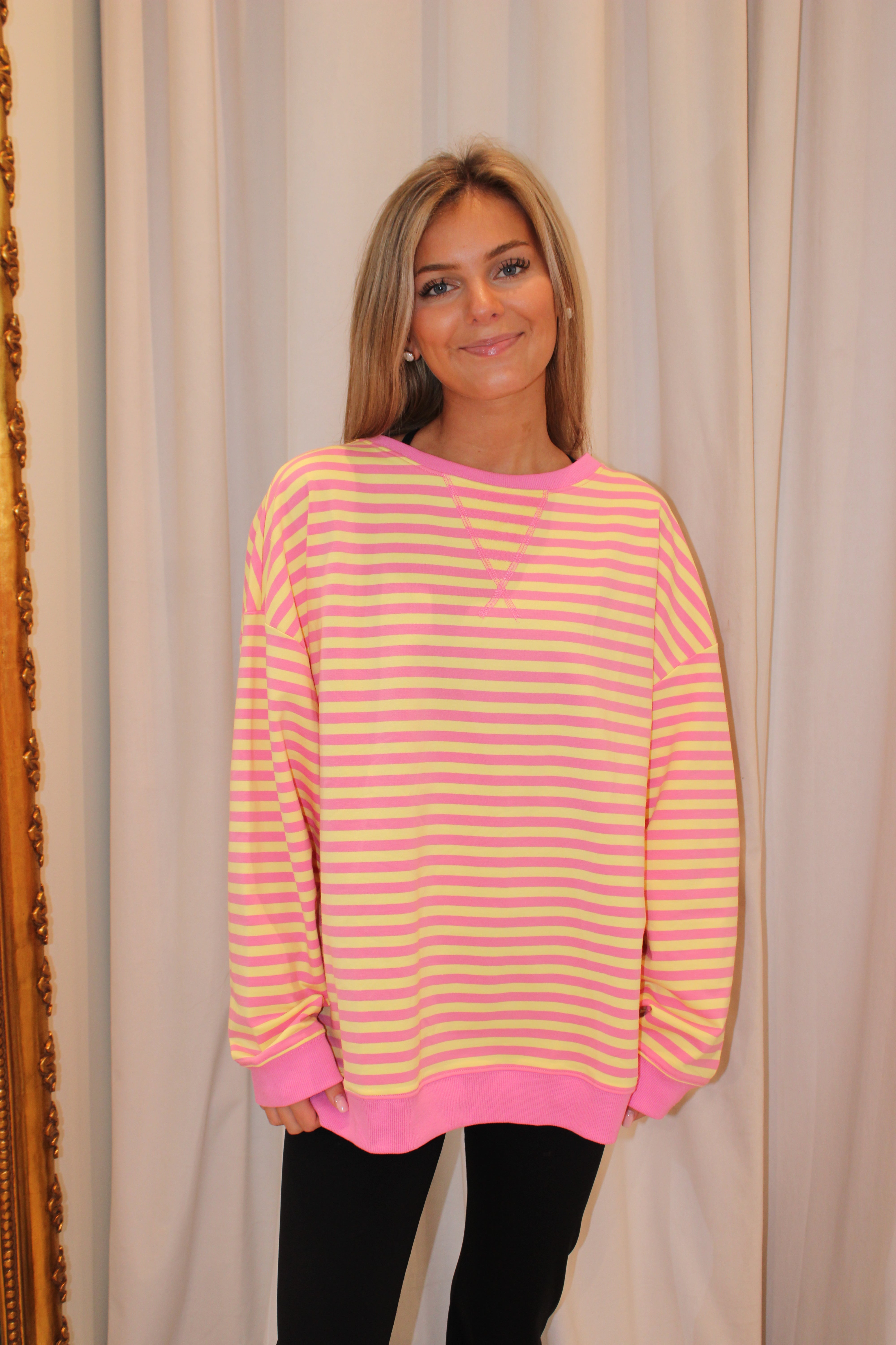 Cuddled Up Oversized Crewneck - Pink Lemonade