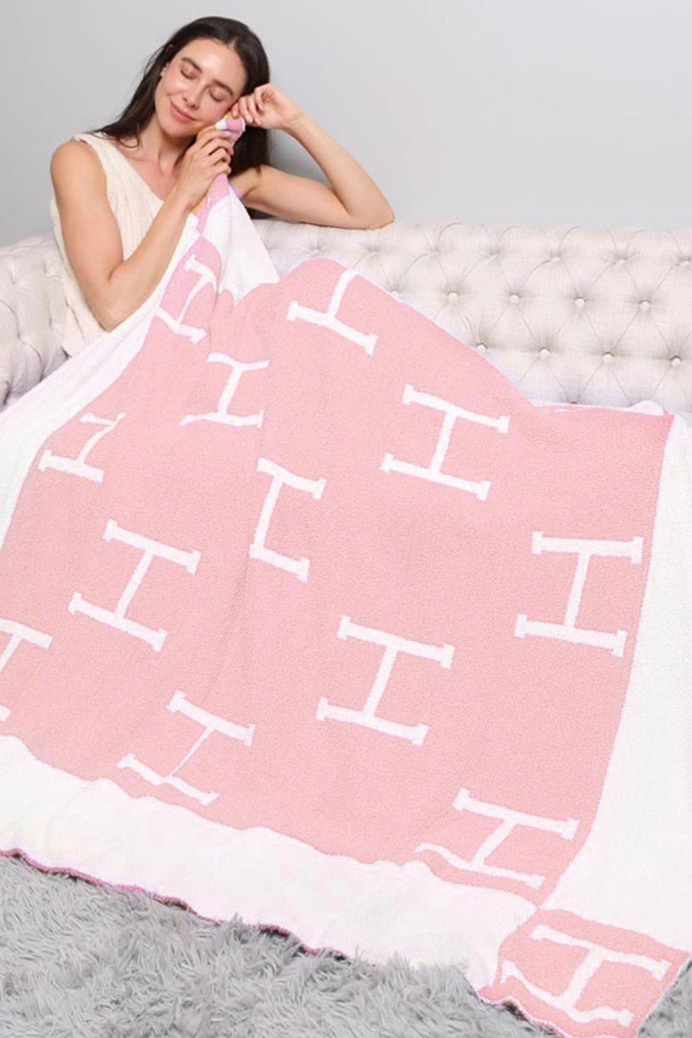 Fluffy H Blanket - Light Pink