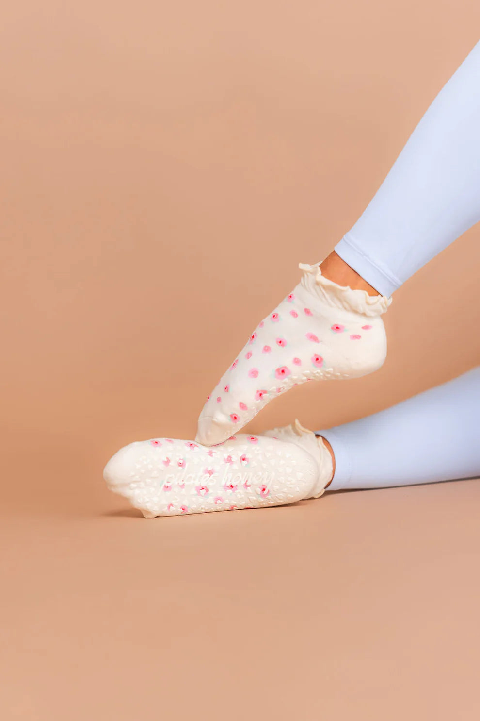 Rosewater Ruffle Ankle Grip Socks - Cream/Multi