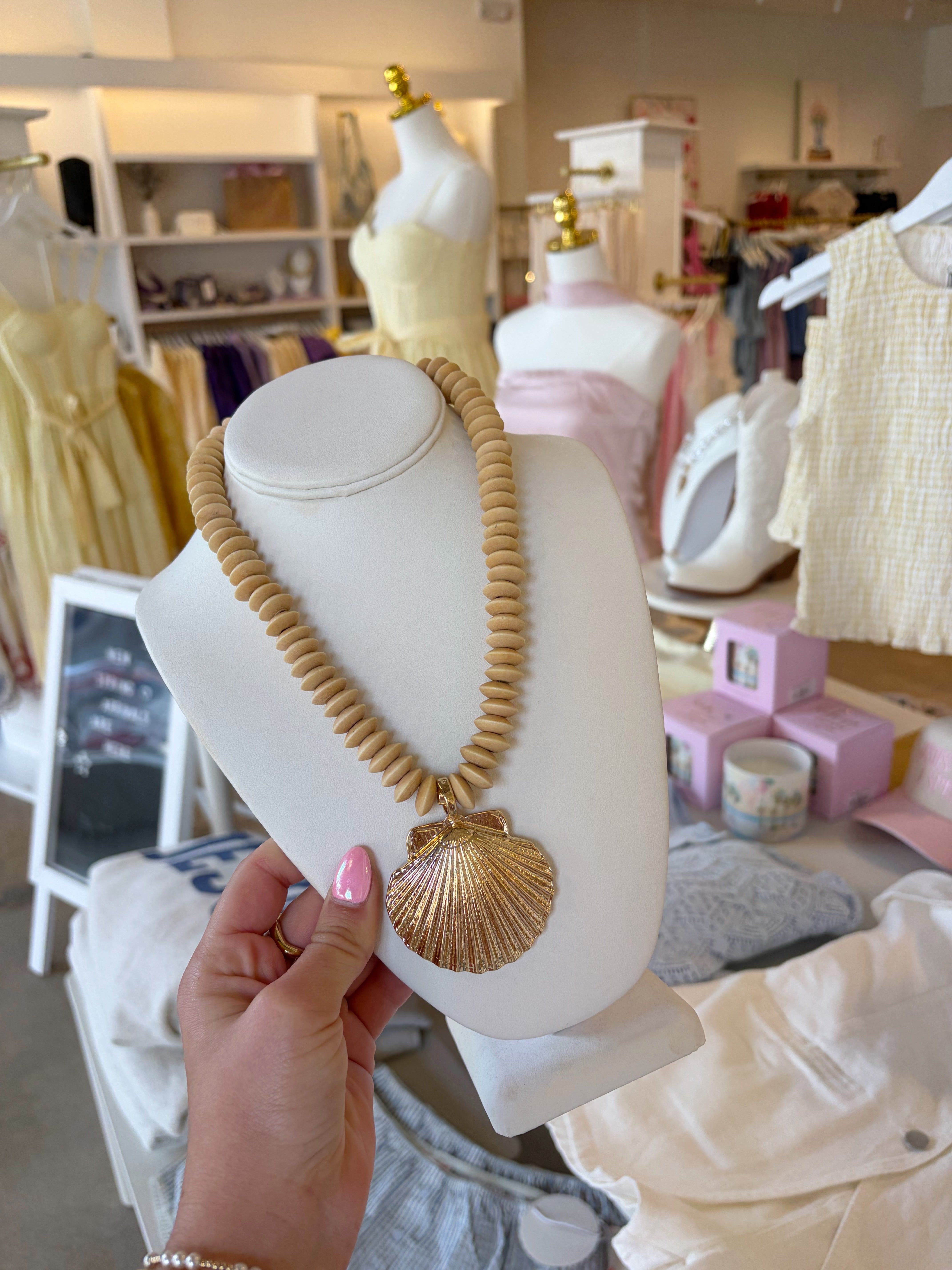 Shelly Beaded Necklace - Tan