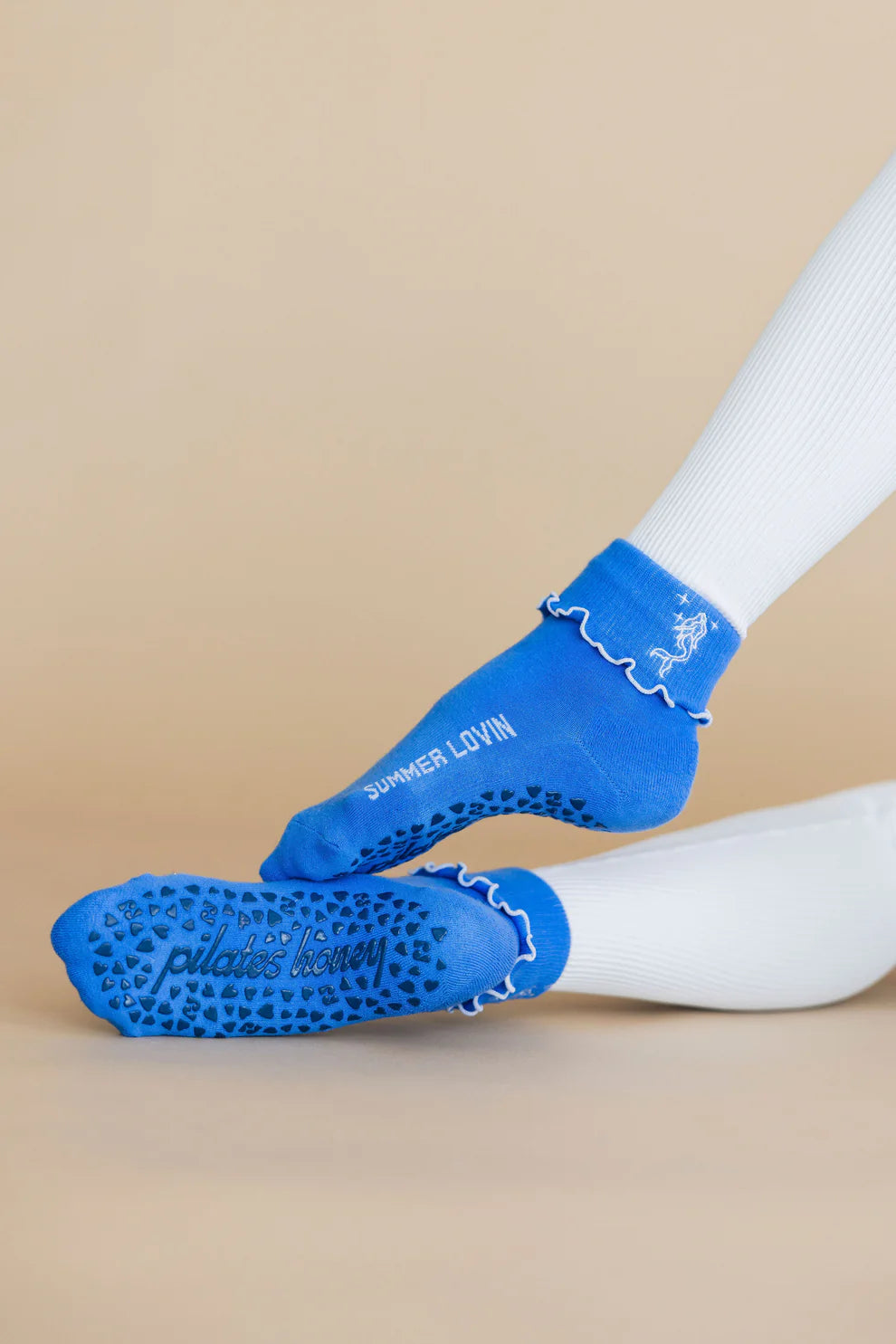 La Sierena Foldover Ruffle Grip Socks - Peri Blue/White