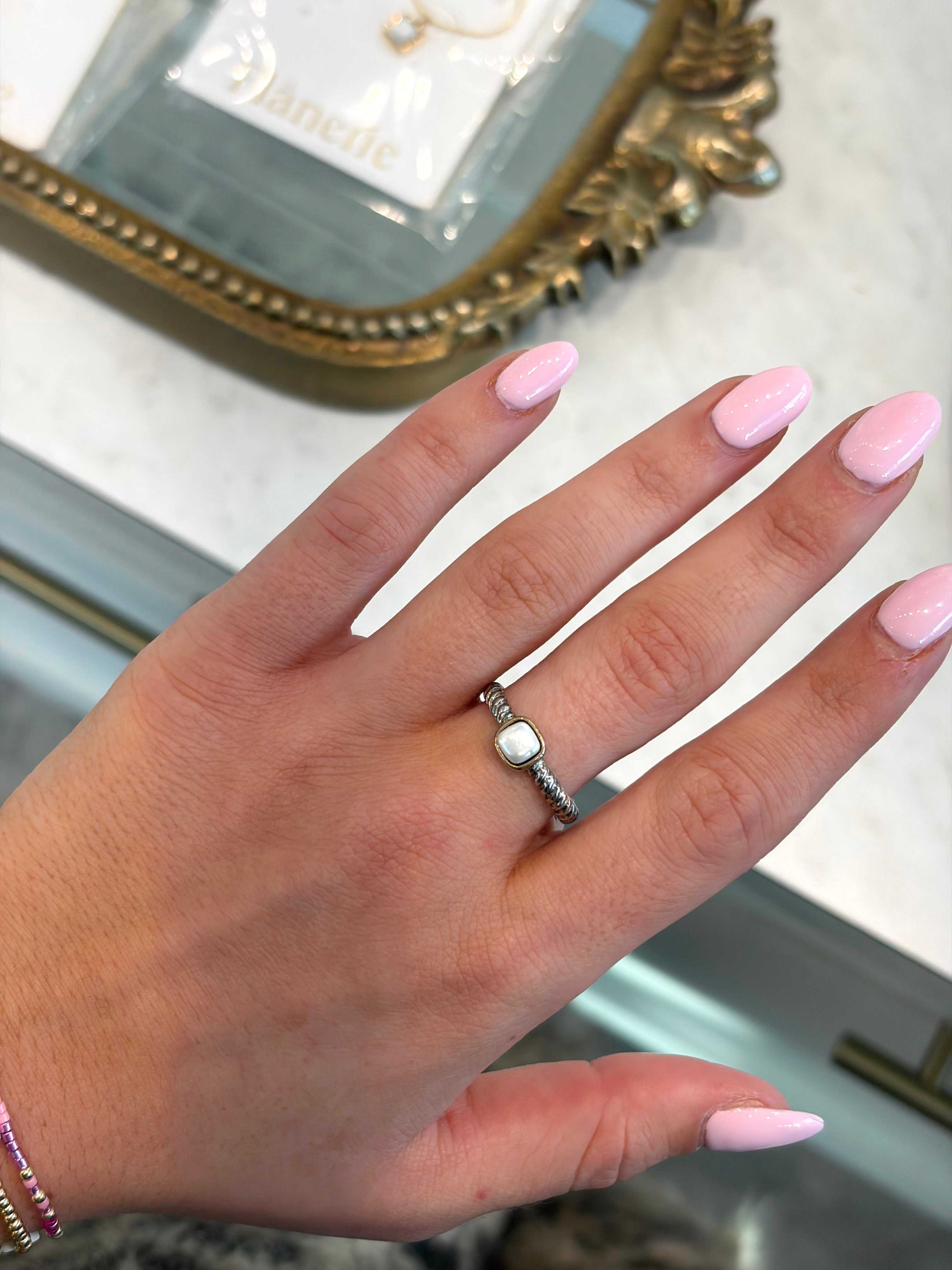 Mini Pearl Ring