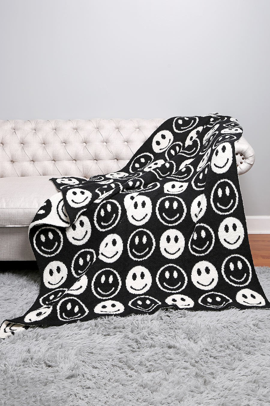 Fluffy Smiley Blanket - Black